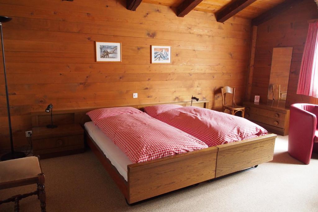 Hotel Simmental Boltigen Rum bild